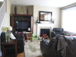 Family room - BEFORE.